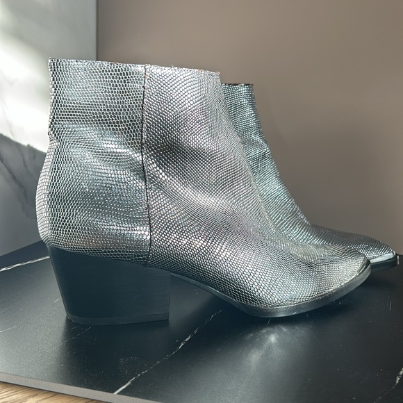 SIZE 10 / Shoes / Booties / Sliver & Black / Calvin Klein Jeans - Picture 2 of 6